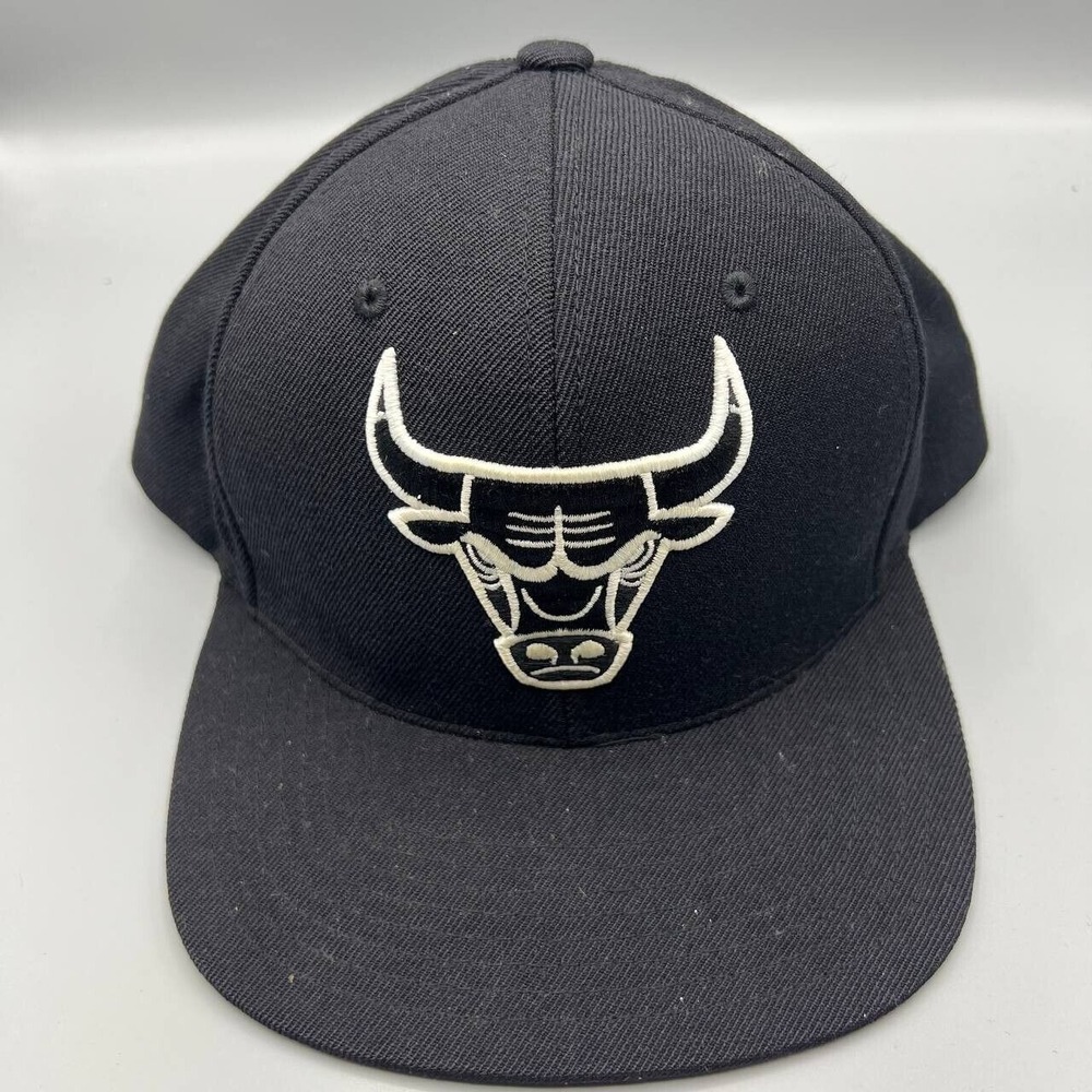 Chicago Bulls Hat Men Black Mitchell & Ness NBA Snap Back Cap